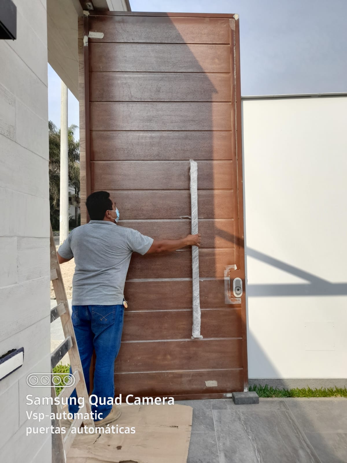 Puertas principales de gran tamano